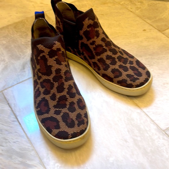 Rothy’s Chelsea Sneaker Leopard Print - Picture 4 of 9